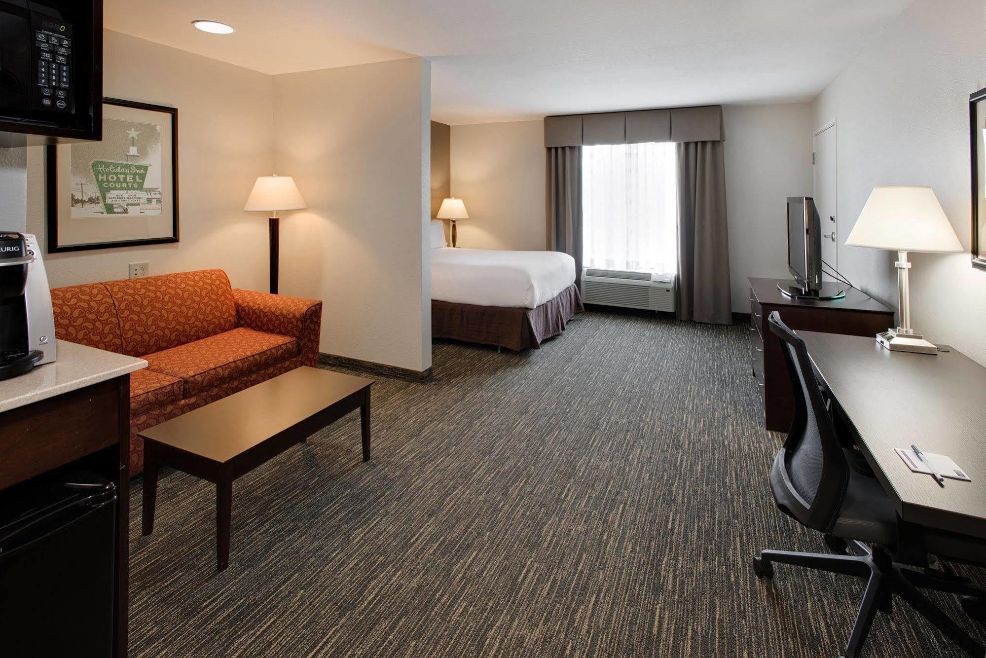 Holiday Inn Express & Suites East Wichita I-35 Andover By Ihg Exterior photo